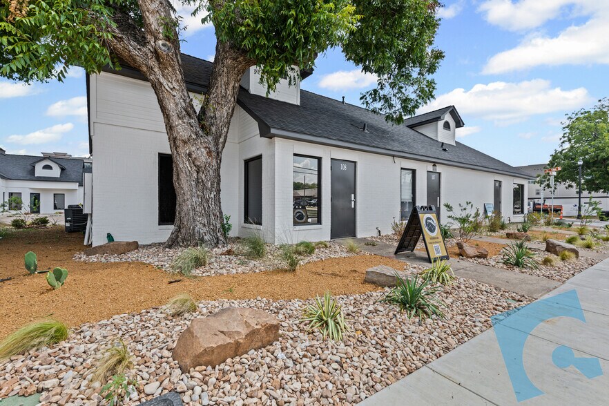 More Photos Of 189 Elm St, Lewisville Office For Sale