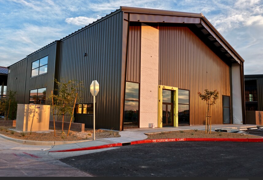 Primary Photo Of Buffalo Dr. @ Post Rd., Las Vegas Showroom For Sale