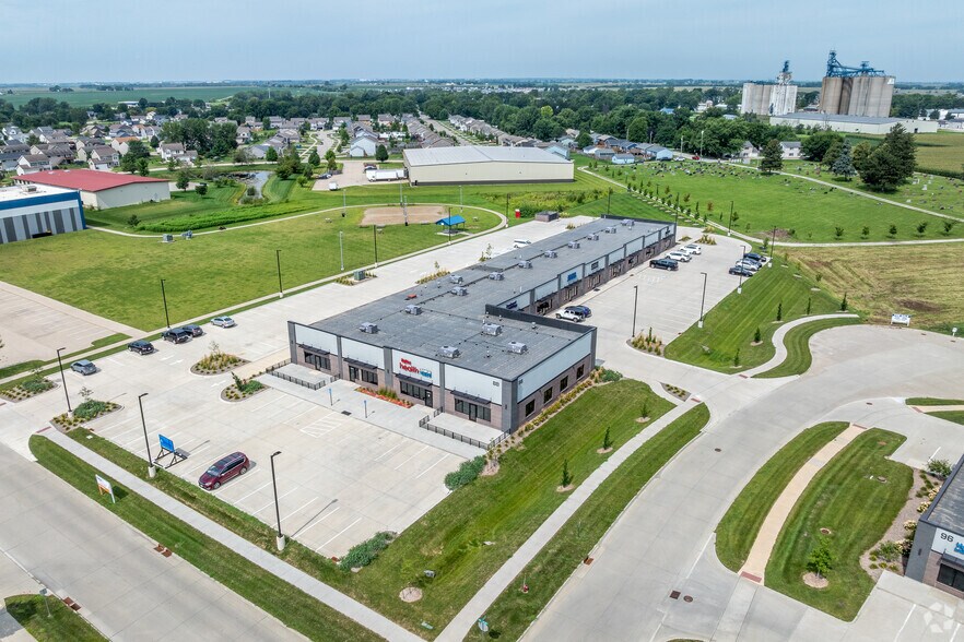 More Photos Of 88 Paine Cir SE, Bondurant Office For Lease