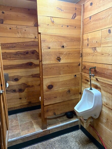 More Photos Of 1704 E Hwy 70, Kingston Bar For Sale