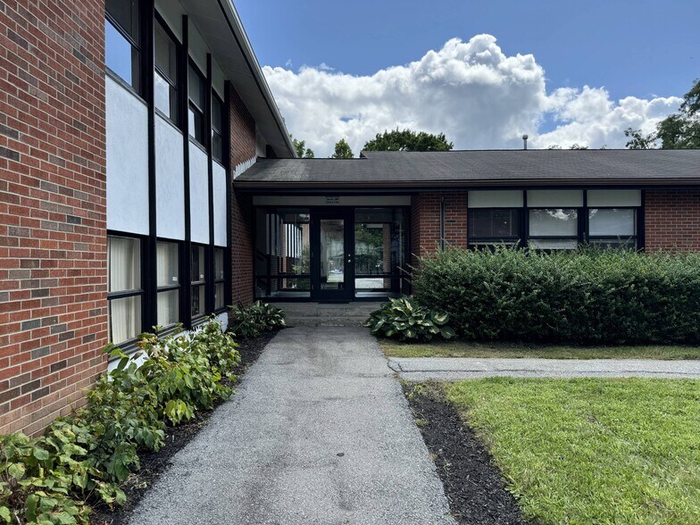 More Photos Of 40 Grove St, Middletown Medical For Lease