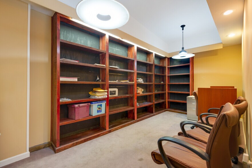More Photos Of 122 S Calhoun St, Tallahassee Office For Lease