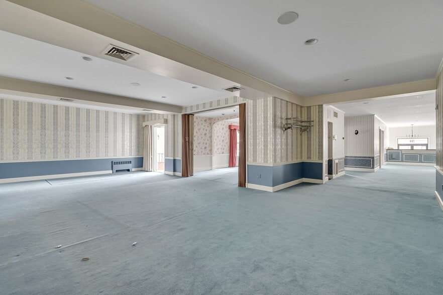 More Photos Of 786 Mount Auburn St, Watertown Funeral Home For Sale
