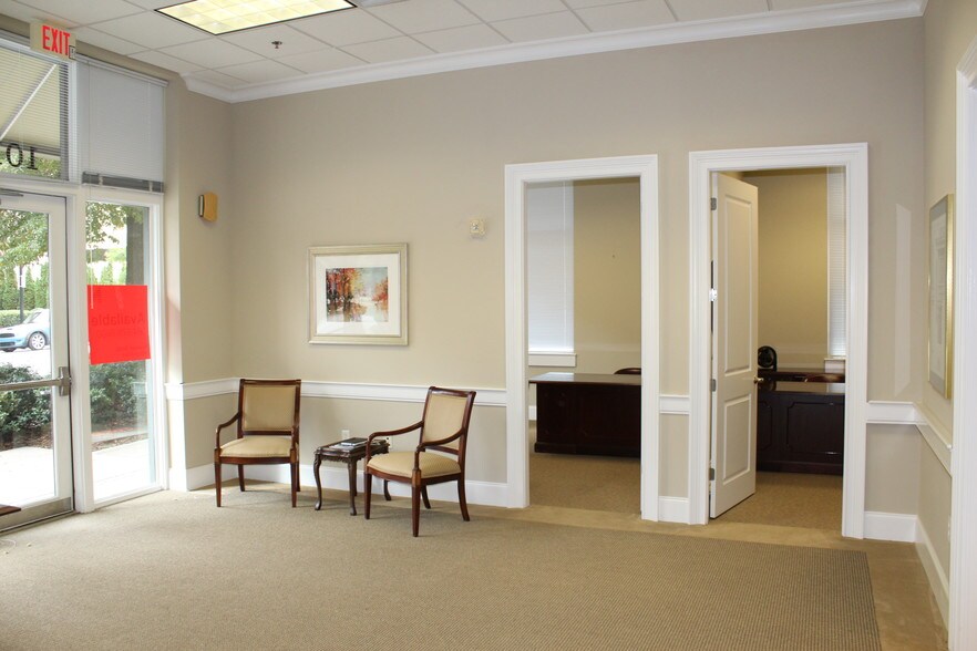 More Photos Of 101 E McBee Ave, Greenville General Retail For Lease