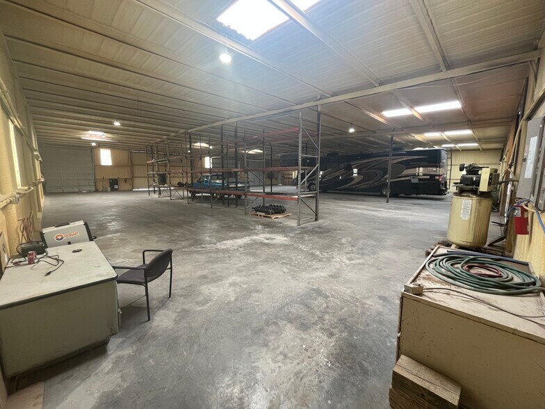 More Photos Of 601 N Access Rd, Tye Warehouse For Lease