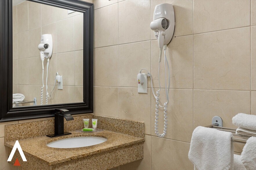 More Photos Of 3959 NW 79th Ave, Doral Hotel For Sale