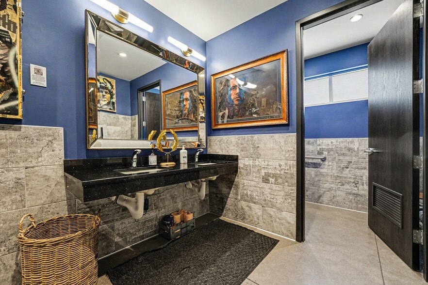 More Photos Of 698 Santa Fe Dr, Denver Restaurant For Sale