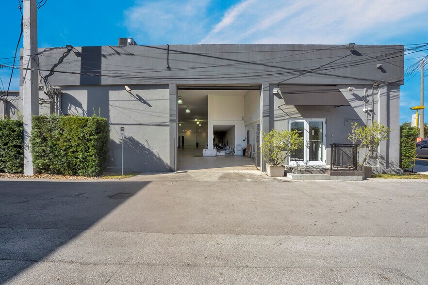 More Photos Of 821 N 21st Ave, Hollywood General Retail For Lease