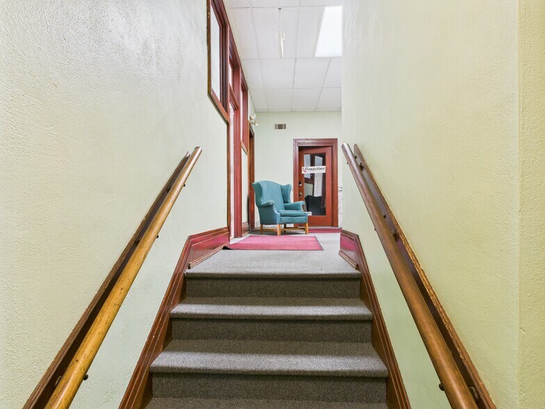 More Photos Of 619 Blondeau St, Keokuk Office For Sale