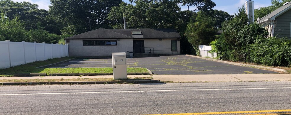 More Photos Of 362 Mooney Pond Rd, Farmingville Office For Sale