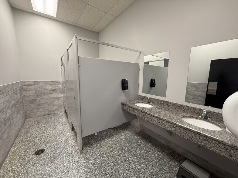 More Photos Of 1023-1049 Main St, Dundee Unknown For Lease