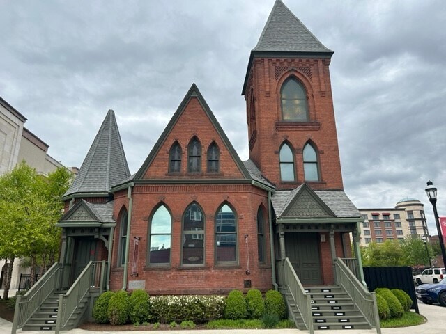 More Photos Of 1 Mgm Way, Springfield Fast Food For Lease