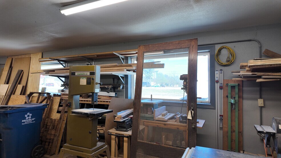 More Photos Of 5467 N Main St, Joplin Freestanding For Sale