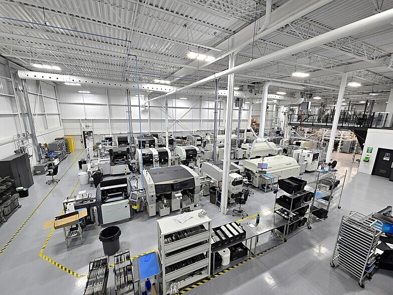 More Photos Of 2222 Boul Dagenais O, Laval Light Distribution For Sale