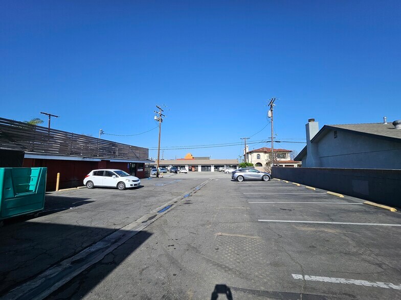 More Photos Of 12056 Paramount Blvd, Downey Restaurant For Sale