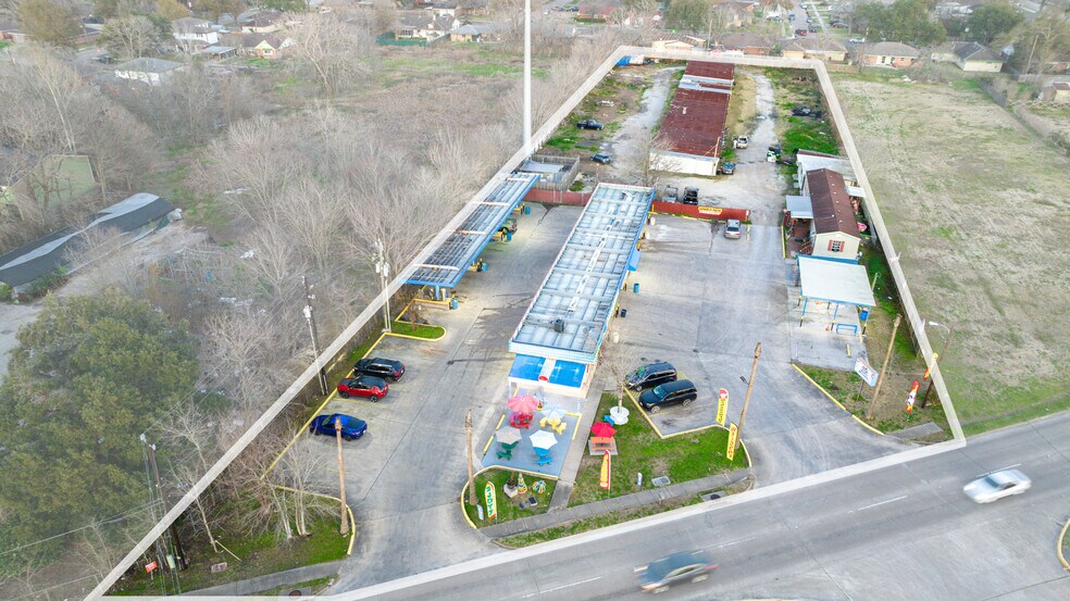 More Photos Of 2627 Allen Genoa Rd, Pasadena Carwash For Sale