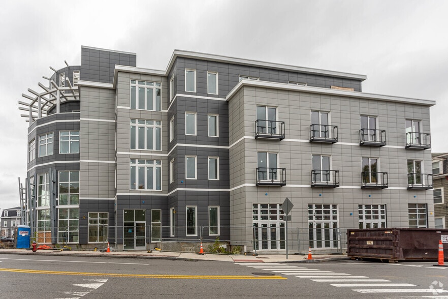 More Photos Of 371 Beacon St, Somerville Hotel For Lease