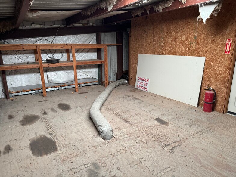 More Photos Of 4745 Fannett Rd, Beaumont Industrial For Lease