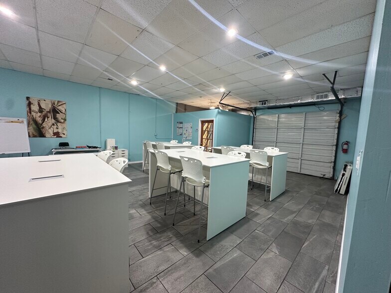 More Photos Of 8934 Broadway St, San Antonio Freestanding For Lease