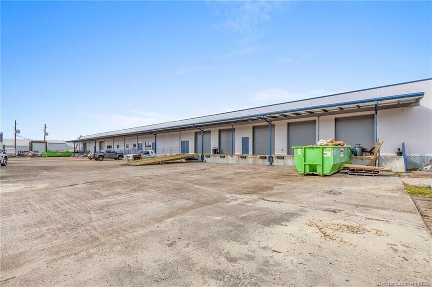 More Photos Of 2925 Industrial Ave, Lake Charles Distribution For Sale