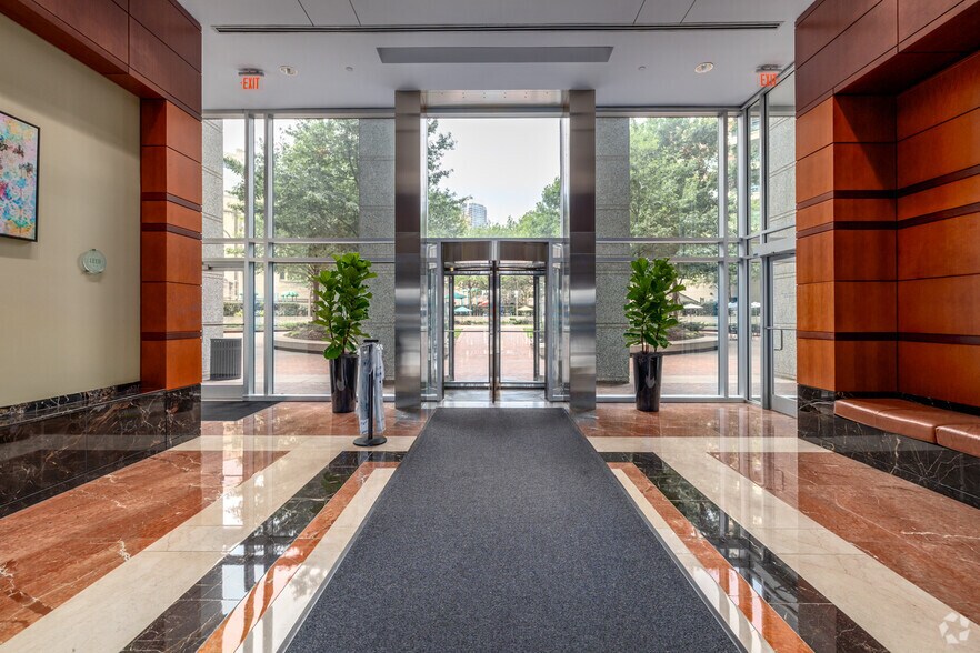 More Photos Of 525 N Tryon St, Charlotte Office For Lease