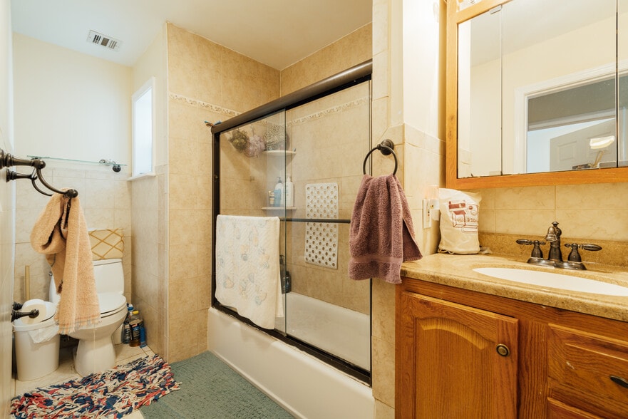 More Photos Of 804 Broadway, Bayonne Storefront Retail Residential For Lease