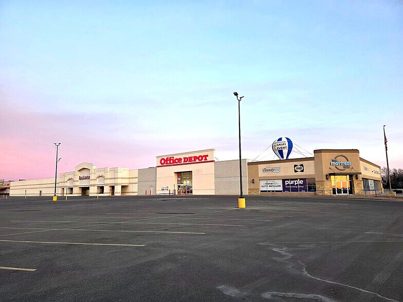 More Photos Of 613 S Dugan Rd, Wichita Freestanding For Lease