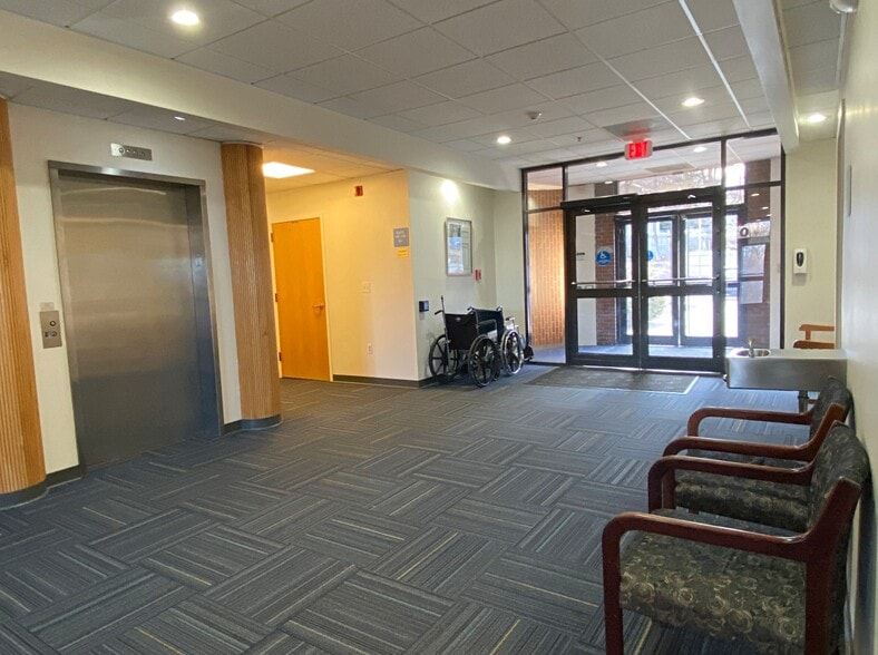 More Photos Of 20 Pondmeadow Dr, Reading Medical For Sale