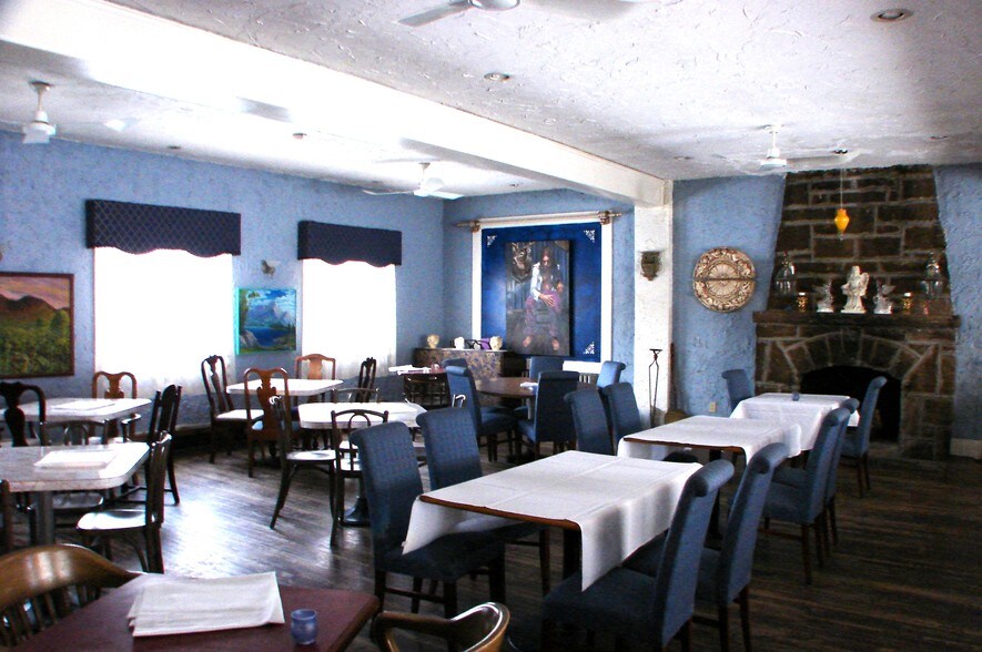 More Photos Of 1129 Lincoln Hwy, Laughlintown Restaurant For Sale