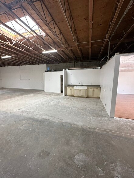 More Photos Of 435 Venture St, Escondido Service For Lease