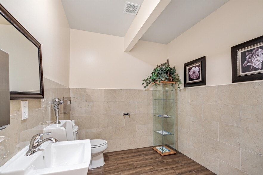 More Photos Of 1866 B St, Hayward Medical For Sale