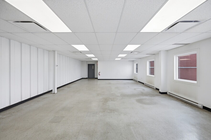 More Photos Of 375 Rue Saint-Louis, Saint-jean-sur-richelieu Industrial For Lease