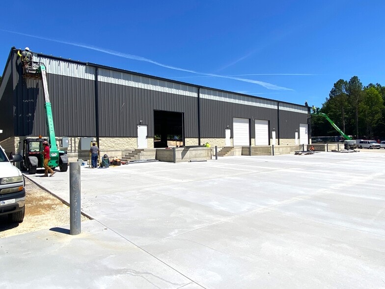 More Photos Of 150 Centrum Dr, Irmo Warehouse For Lease