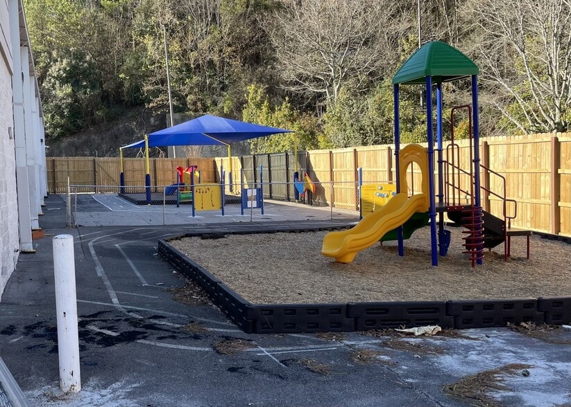 More Photos Of 6701 Crestwood Blvd, Birmingham Daycare Center For Sale