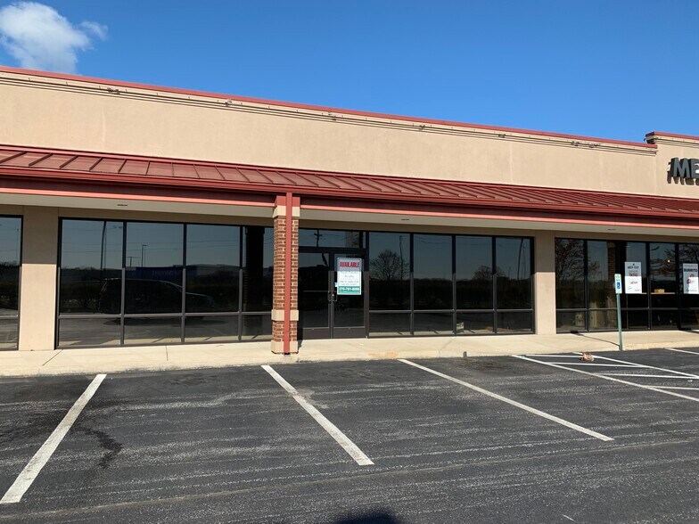 More Photos Of 1355 Veterans Memorial Ln, Bowling Green Storefront For Lease