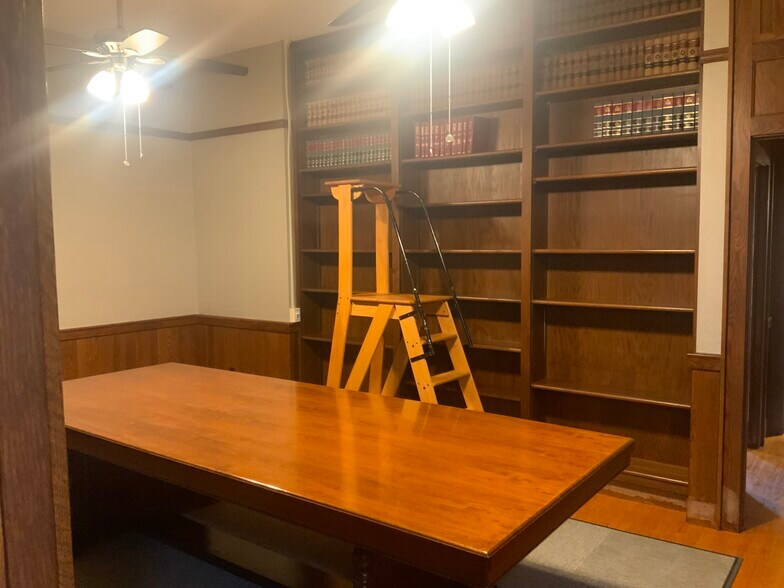 More Photos Of 211 S Court St, Medina Storefront Retail Office For Lease