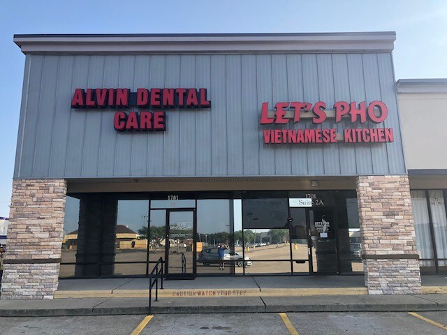 More Photos Of 1701 Fairway Dr, Alvin Freestanding For Lease