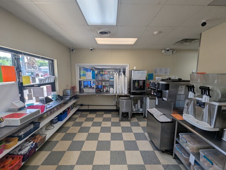 More Photos Of 1221 S Laramie, Peoria Freestanding For Sale