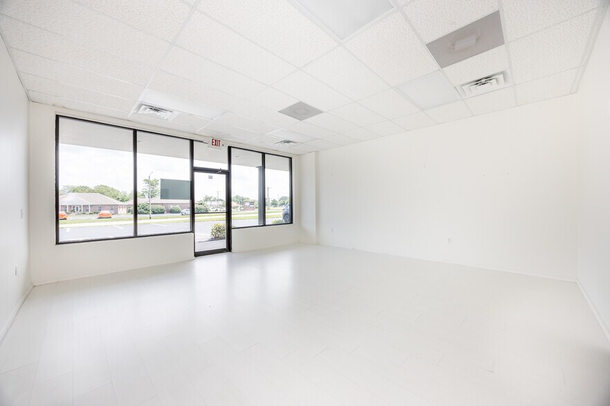 More Photos Of 715 Lakepointe Centre Dr, O'Fallon Unknown For Lease