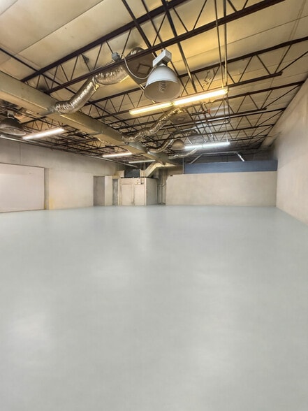 More Photos Of 435 S Air Park Rd, Edgewater Manufacturing For Sale