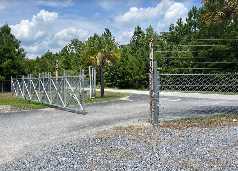 More Photos Of 2700 Highway 52, Moncks Corner Showroom For Lease