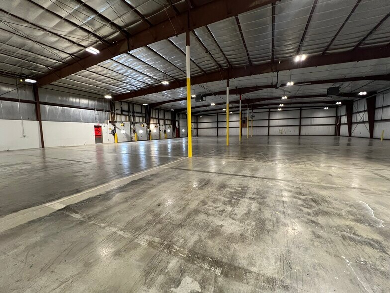 More Photos Of 5739 Green Valley Ct, Oshkosh Manufacturing For Lease