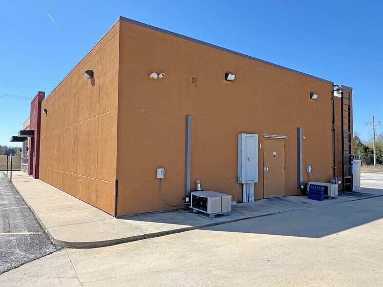 More Photos Of 798 W Us Highway 60, Monett Restaurant For Lease