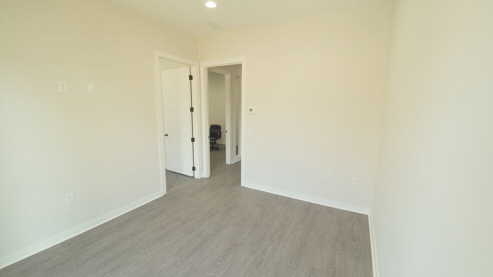 More Photos Of 1740 Grassland Pky, Alpharetta Office For Lease