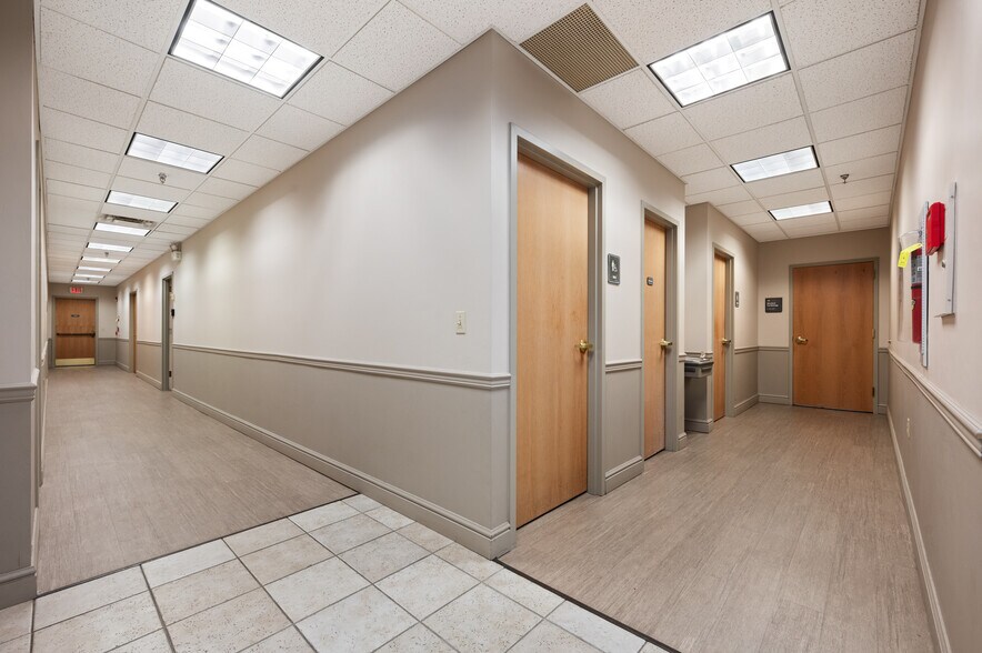 More Photos Of 1000 Stonewood Dr, Wexford Medical For Lease