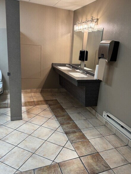 More Photos Of 2985 S Ridge Rd, Green Bay Medical For Lease
