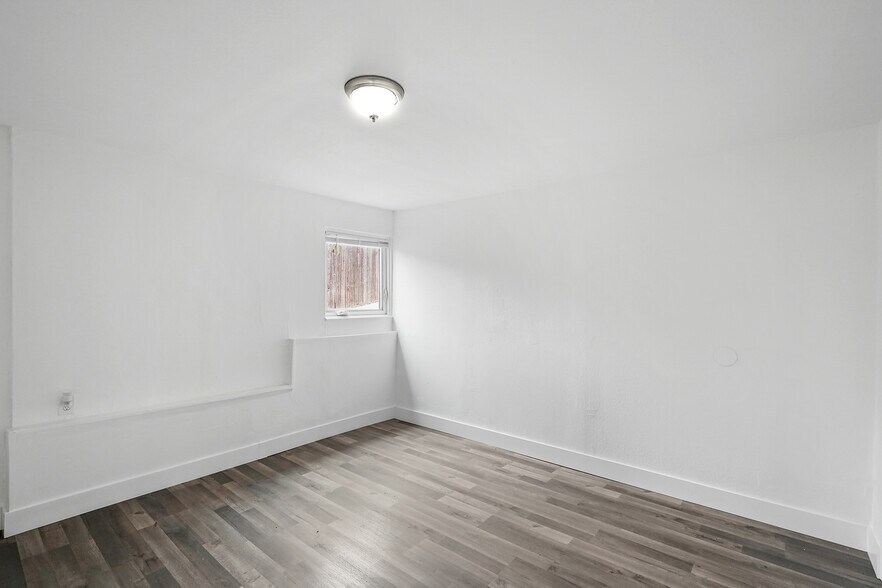 More Photos Of 8117 Ney Ave, Oakland Apartments For Sale
