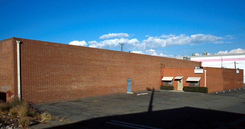 More Photos Of 1555 Los Palos St, Los Angeles Manufacturing For Lease