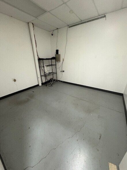 More Photos Of 11418 Reeder Rd, Dallas Warehouse For Lease