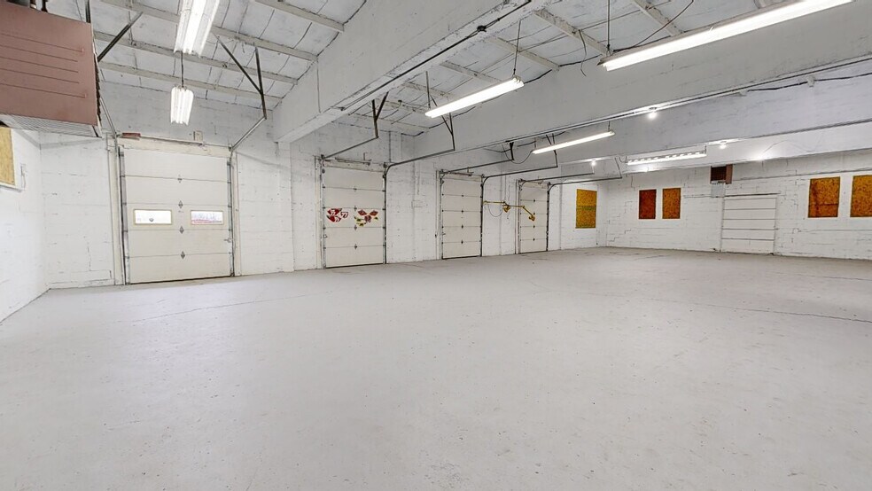 More Photos Of 801 S Henry St, Bay City Distribution For Sale